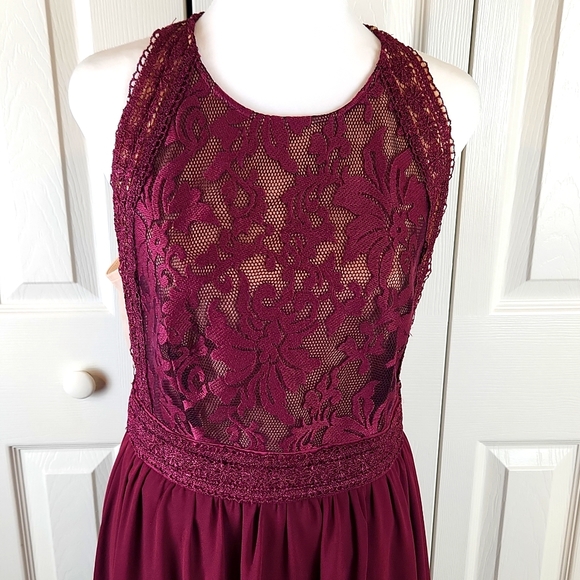 Lulu's M Formal or Semiformal Gown beautiful burgundy color lace overlay top - Picture 2 of 13